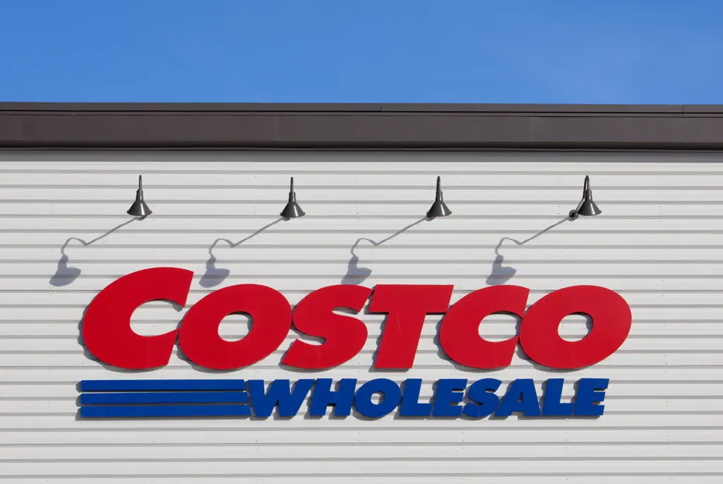 Child-free woman leaves people divided after slamming parents for bringing their kids to Costco