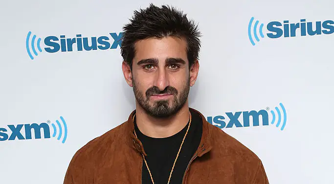 Man who tried to get eaten alive by snake instantly regretted it