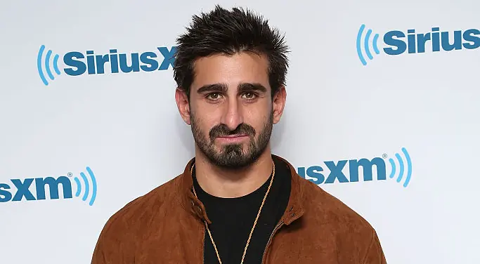 Man who tried to get eaten alive by snake instantly regretted it