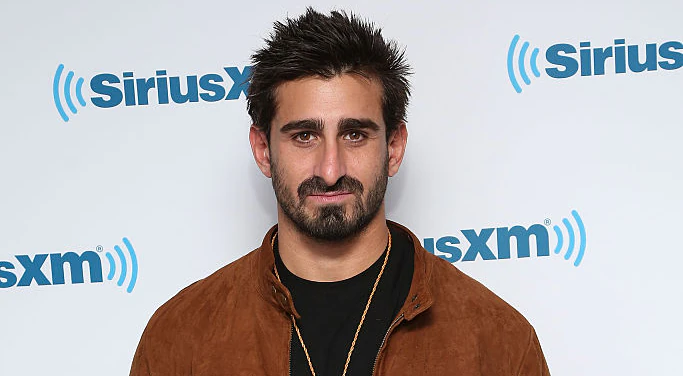 Man who tried to get eaten alive by snake instantly regretted it