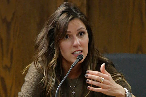 'American Sniper' Chris Kyle's widow cried as she described text that made her worried about her husband