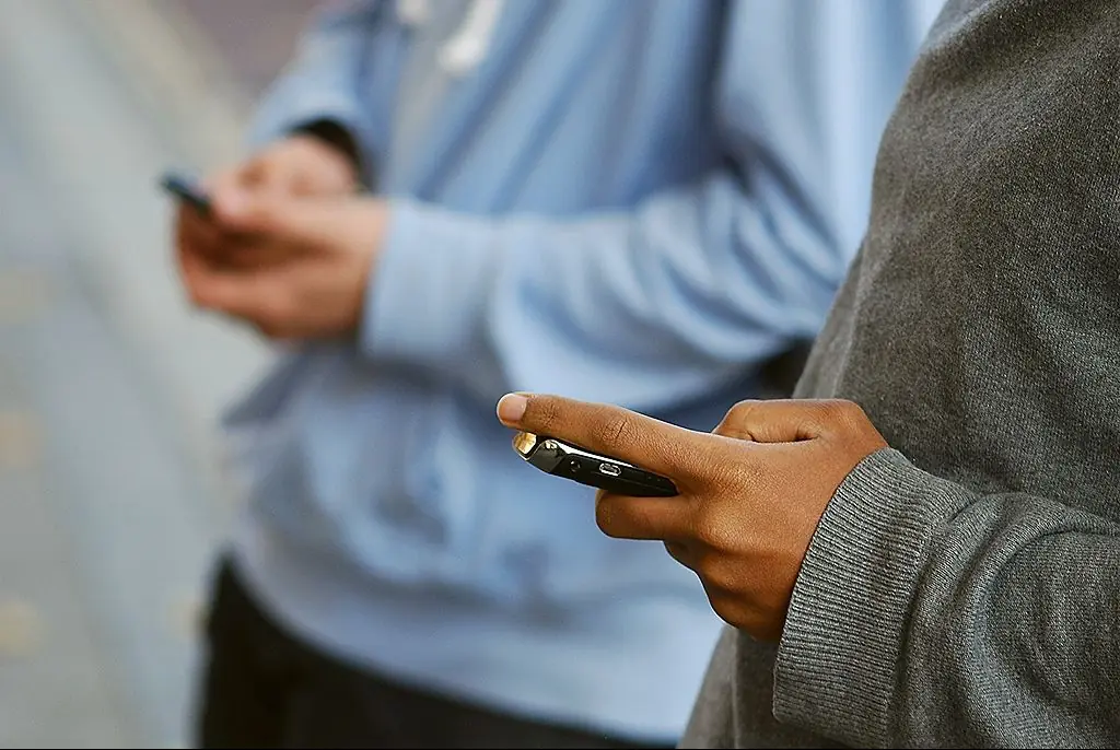 Mom says she's allowed to snoop through her kids' phones because she pays for them