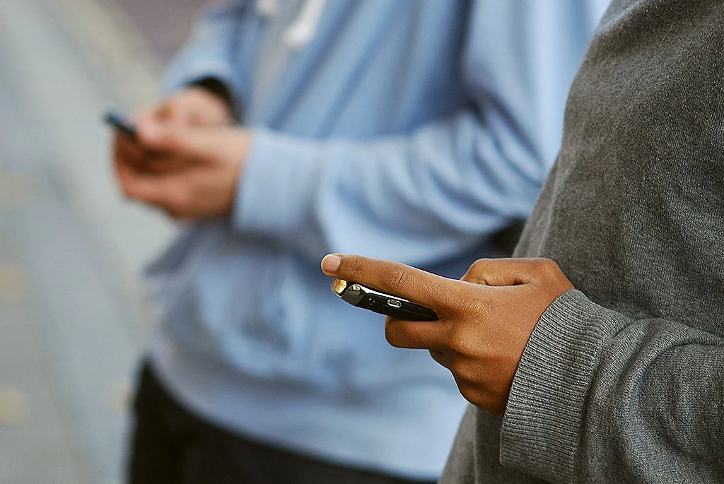 Mom says she's allowed to snoop through her kids' phones because she pays for them