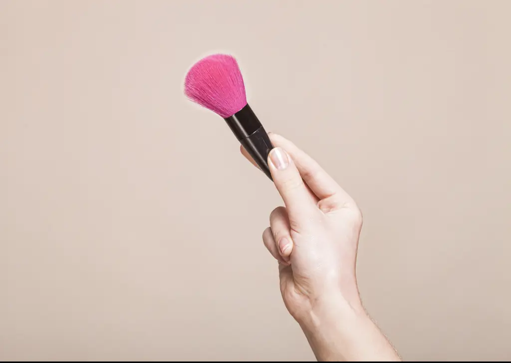 Jo borrowed a makeup brush from a friend. Credit: Paper Boat Creative/Getty
