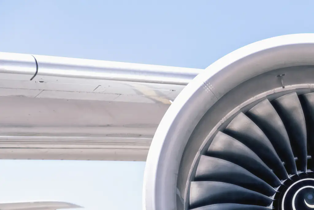 Horrifying simulation shows what would happen if you fell into the engine of a jet airplane