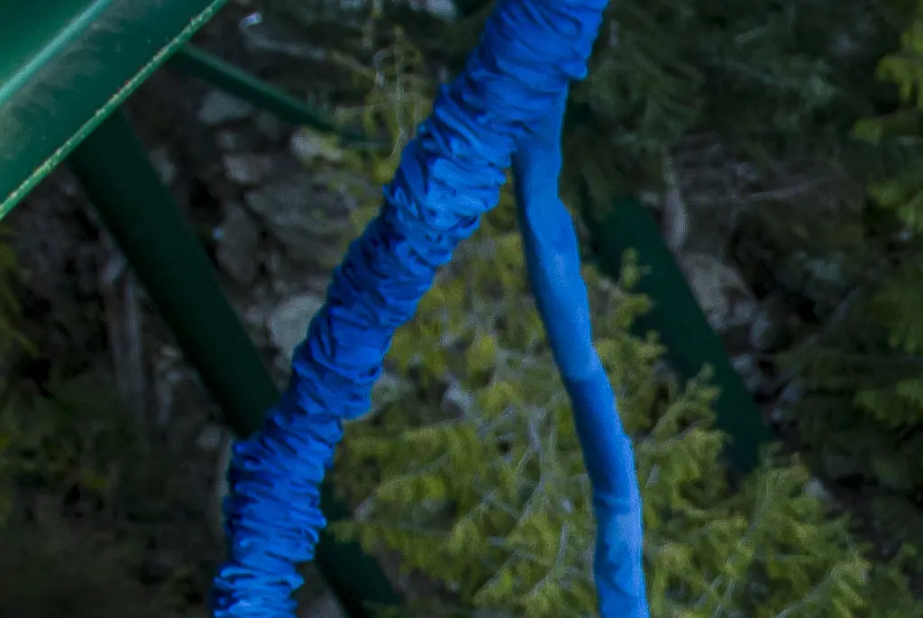 Story of bungee jumper who died as she fell 100ft after making one horrifying mistake