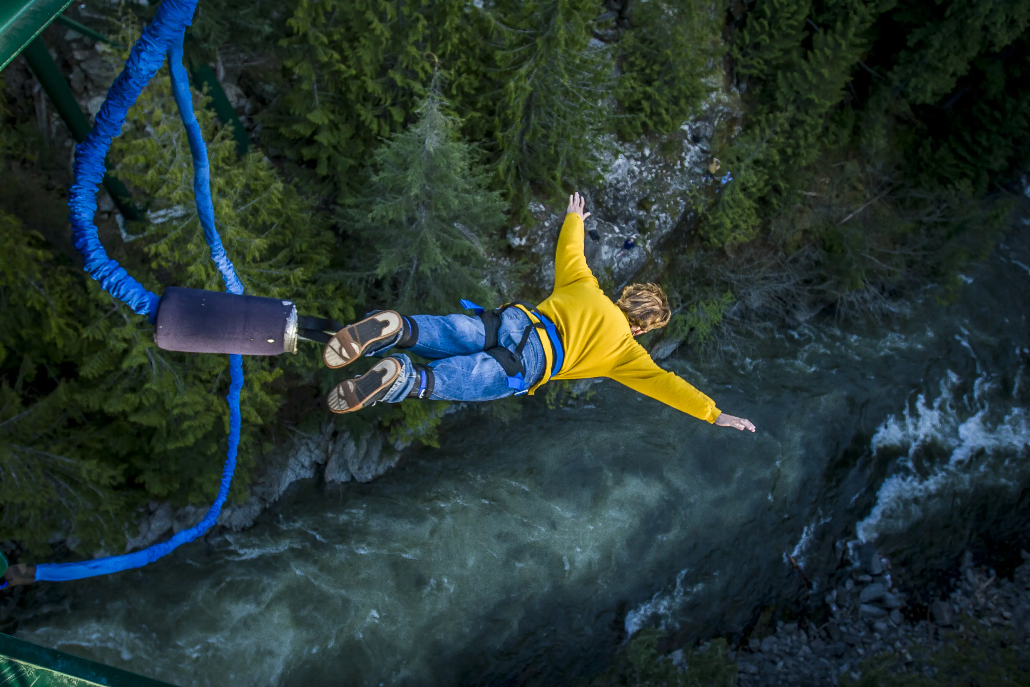 Story of bungee jumper who died as she fell 100ft after making one horrifying mistake