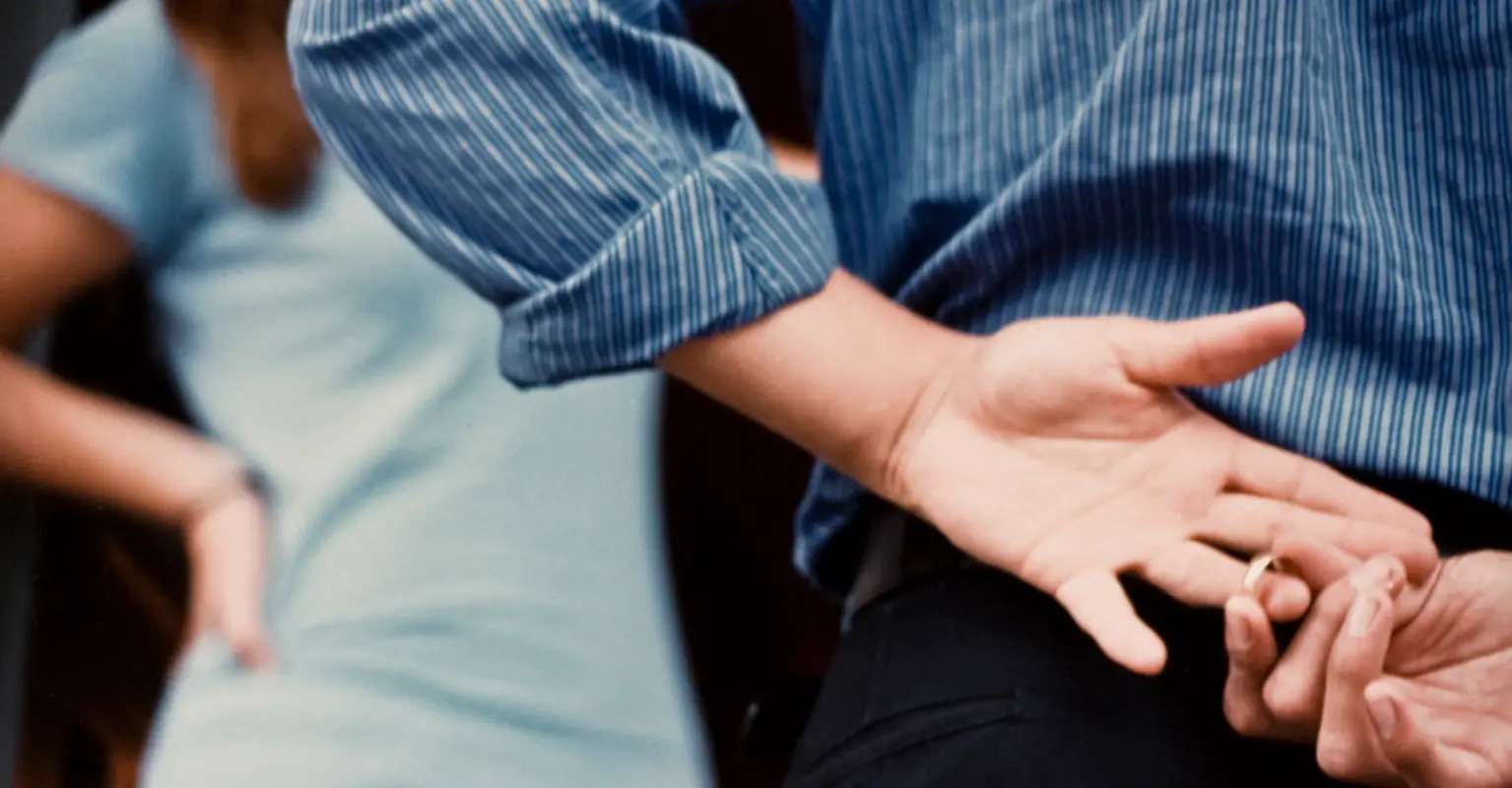 Woman who sleeps with married men shares the main sign he’s cheating