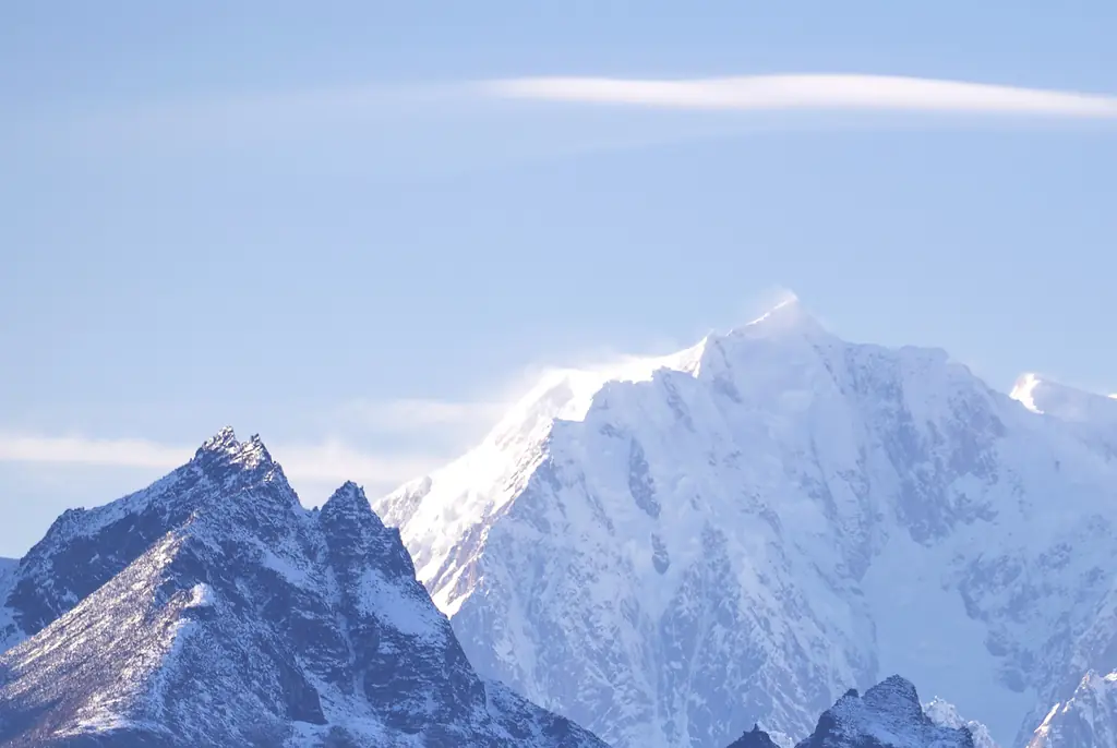 Commercial flight carrying 10 reported missing in Alaska