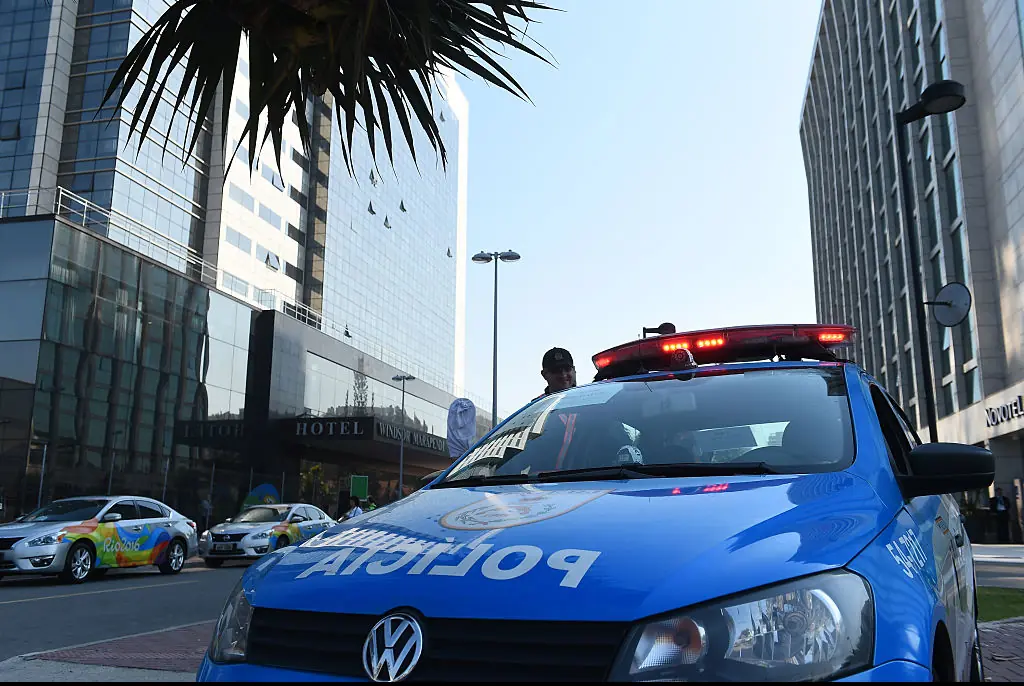 Woman dies on bus with 26 iPhones glued to her body