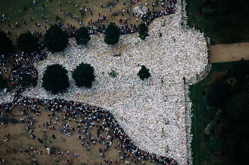 A sea of flowers left outside Kensington Palace. Credit: Peter Turnley / Getty