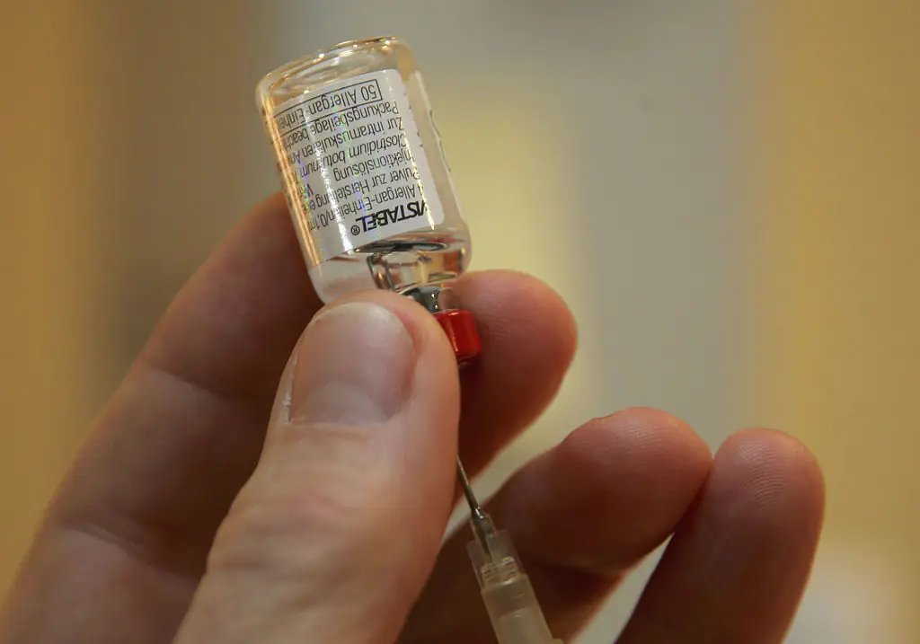 Nurse injects botox on just one half of her face to see what would happen