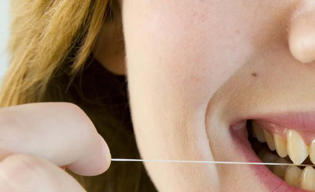 Dentist shares the key mistake people are making that results in yellow teeth