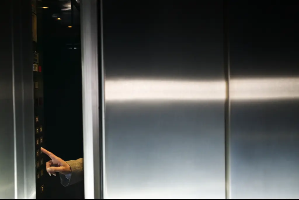 The woman leg was stuck between the doors. Credit: Thinkstock / Getty