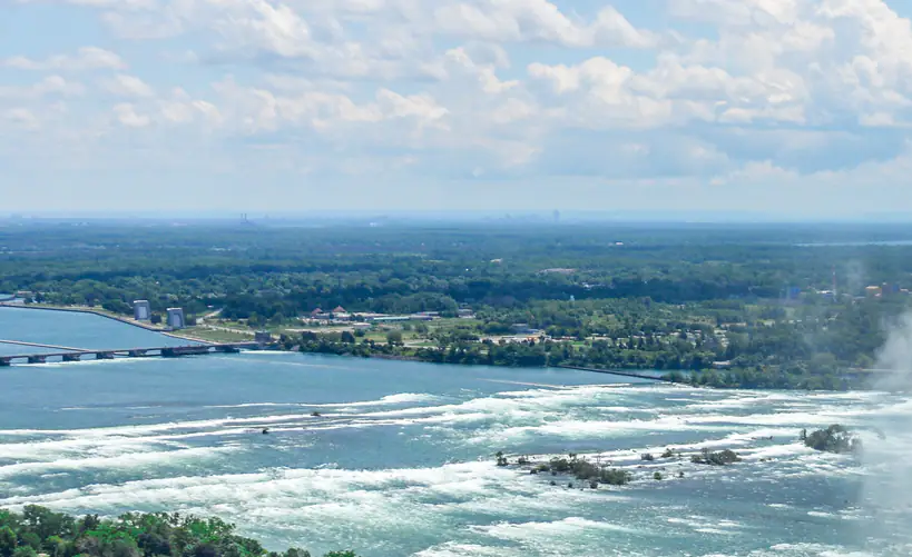 Chilling photo shows stuntman going over Niagara Falls, seconds before tragedy struck