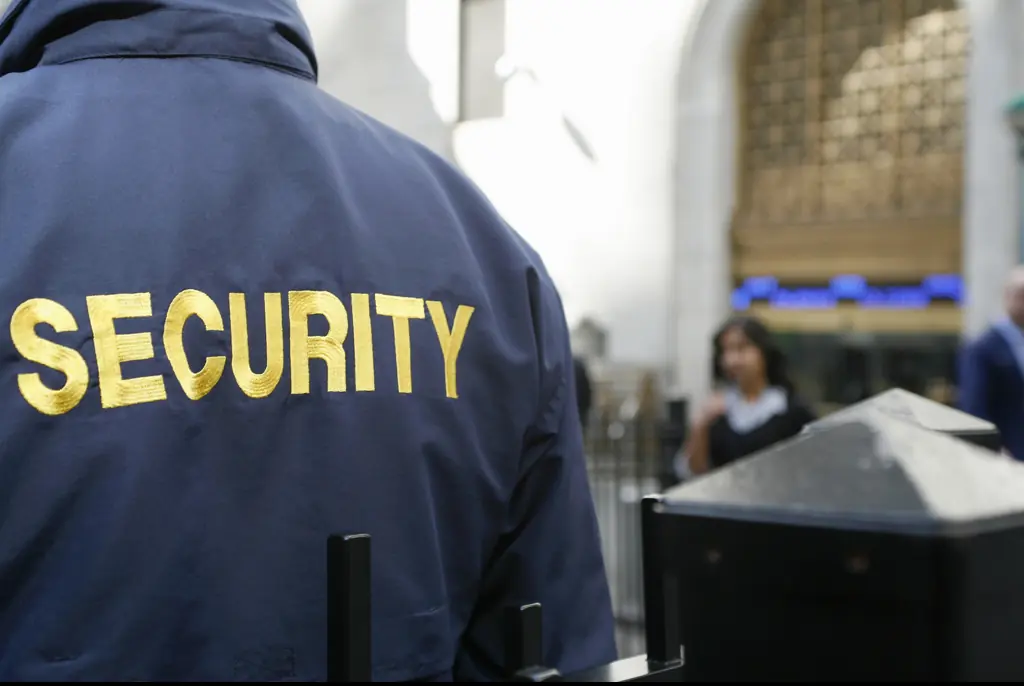 Texas security guard quits job on TV after boss blames him for being assaulted while trying to stop alleged carjackers