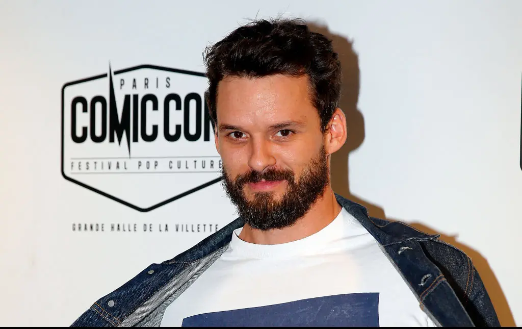 Older actor who kissed 15-year-old Mary-Kate Olsen in 'Holiday in the Sun' speaks out