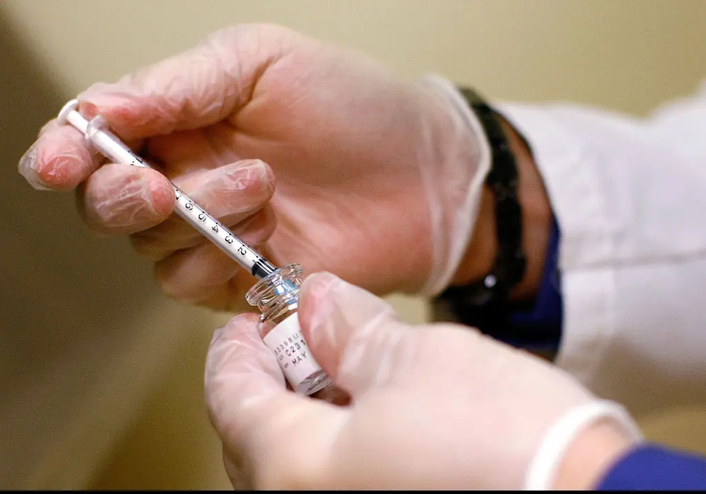 Doctor leaves people stunned by showing the real effects of Botox after injecting only one side of her face