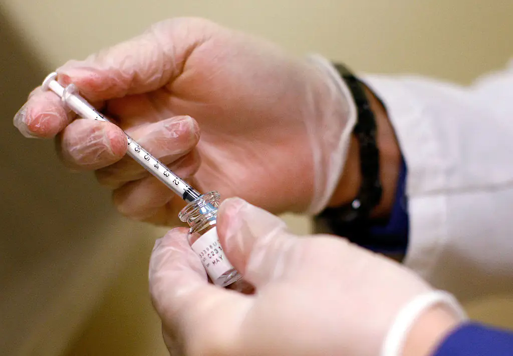Doctor leaves people stunned by showing the real effects of Botox after injecting only one side of her face