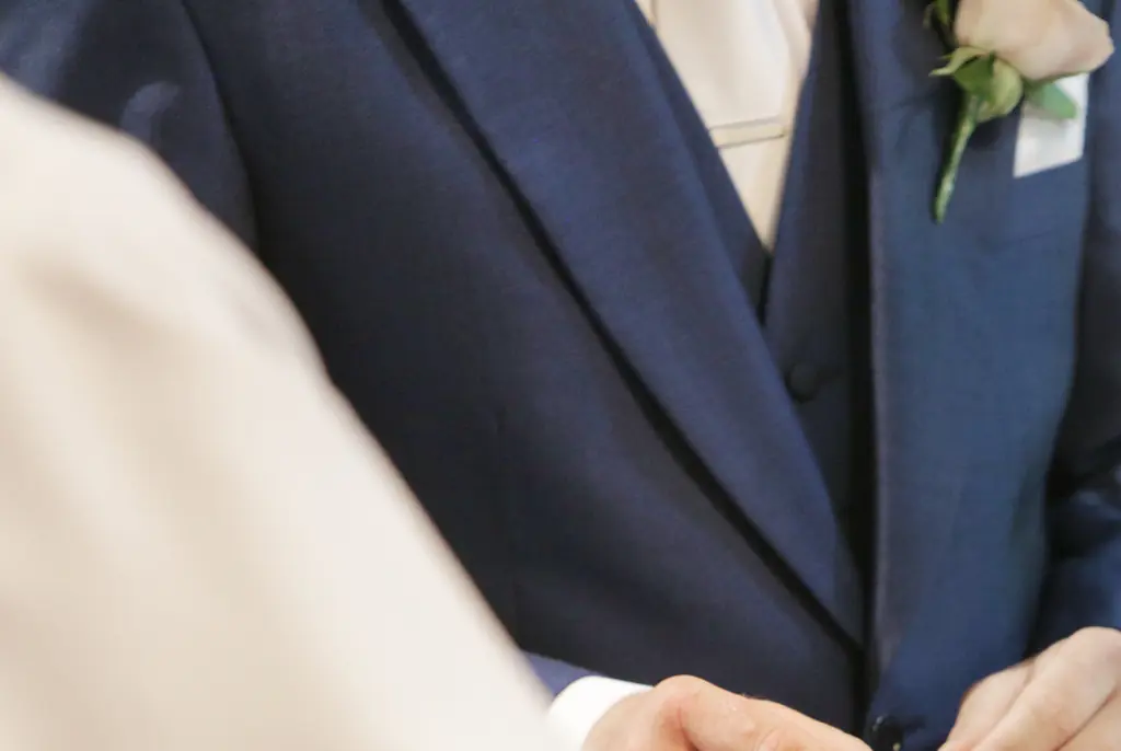 Groom is praised for refusing to invite his own mother to his wedding