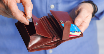 Guy sparks heated debate after claiming he saves over $150 a week by refusing to tip