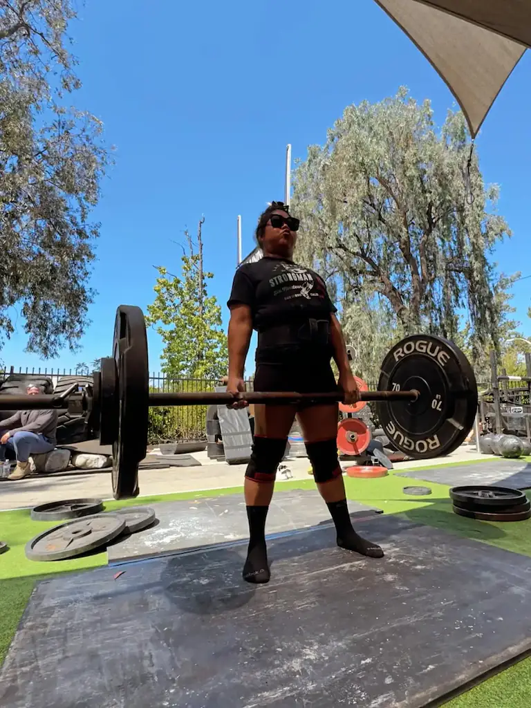Leslie Caoili was formerly a strength athlete before her health problems began. Credit: GoFundMe