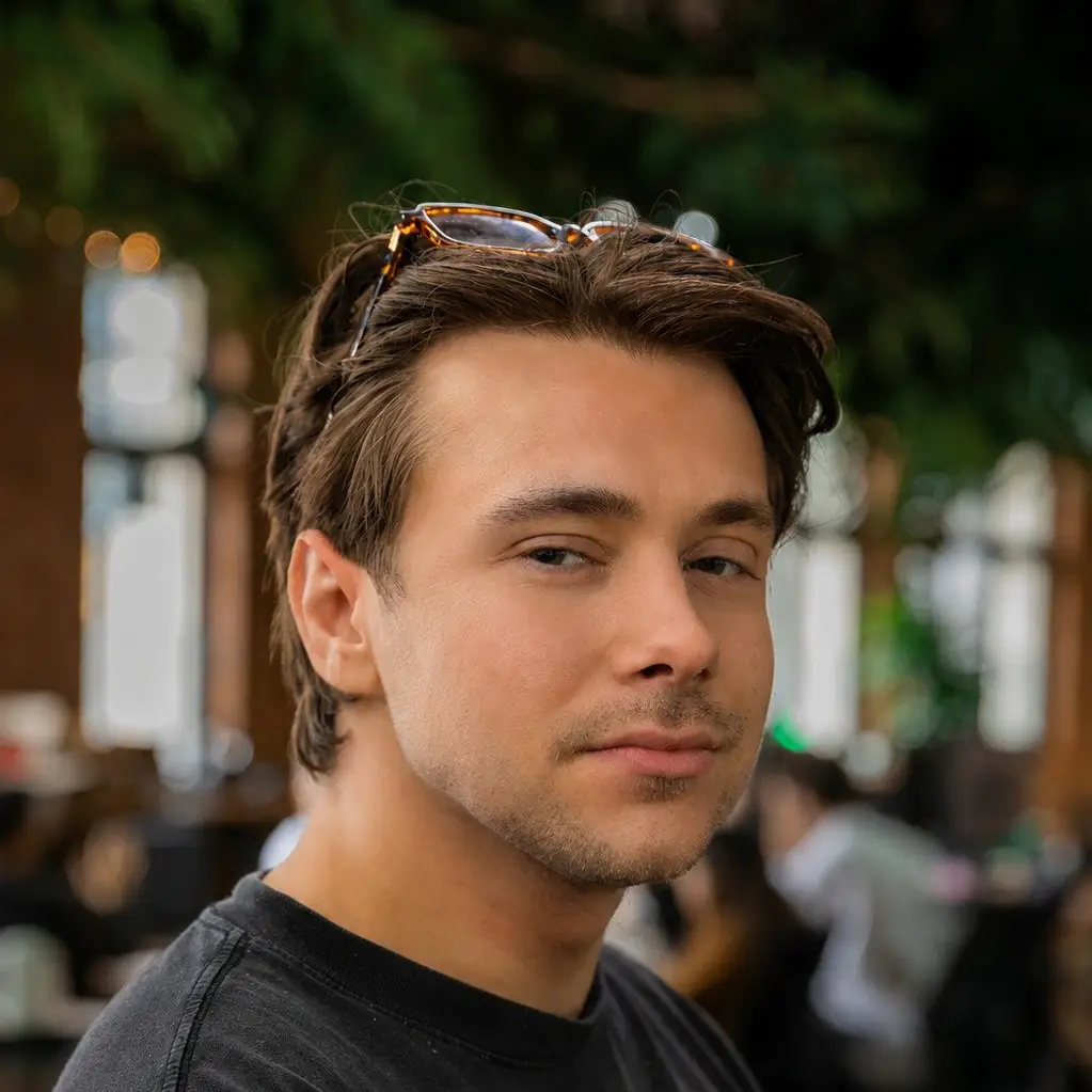Paddy Hayes, Journalist at VT