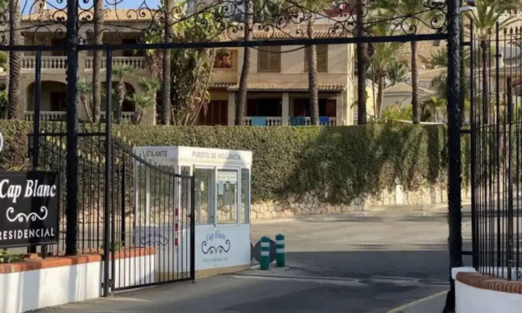 Thomasina Tobin and her husband, Patrick Tobin, died on August 25 while staying in Cullera during a two-week vacation in the luxury Cap Blanc area. Credit: Google Map