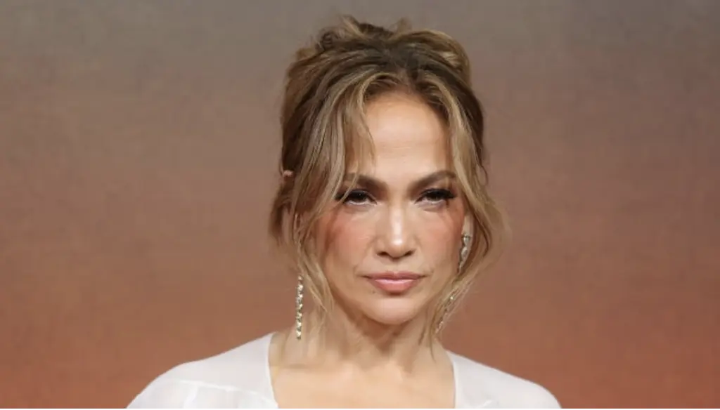 Jennifer Lopez is asked by reporter about Ben Affleck divorce rumors and her response is painful