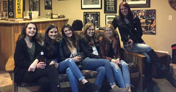 Bizarre optical illusion of women sitting on sofa has seriously left people confused