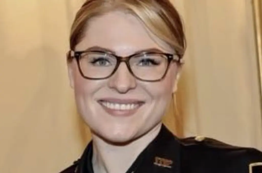 Off-duty NYPD officer killed while preparing for wedding as driver crashes into salon
