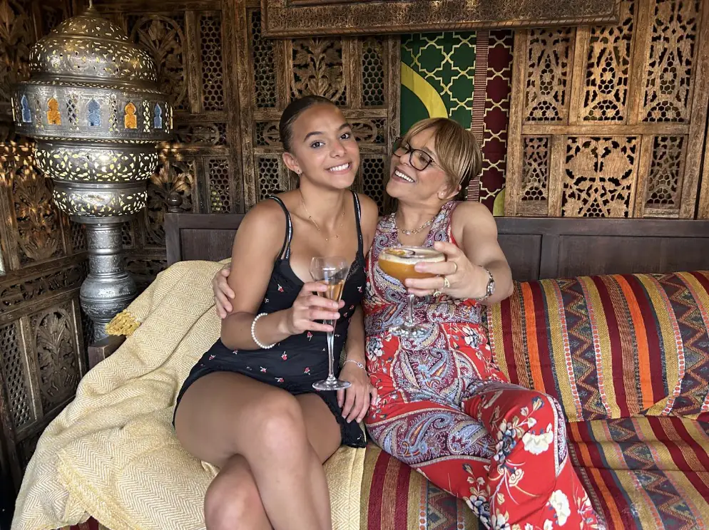 Teen tragically died on mom's shoulder after eating meal of chicken and fries