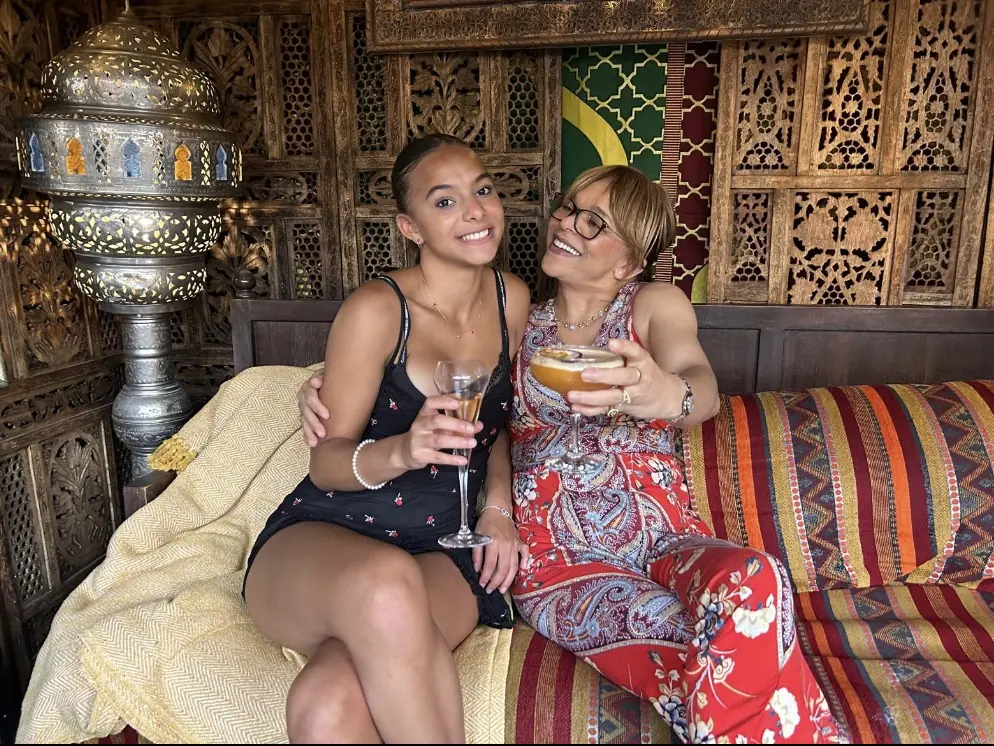 Teen tragically died on mom's shoulder after eating meal of chicken and fries