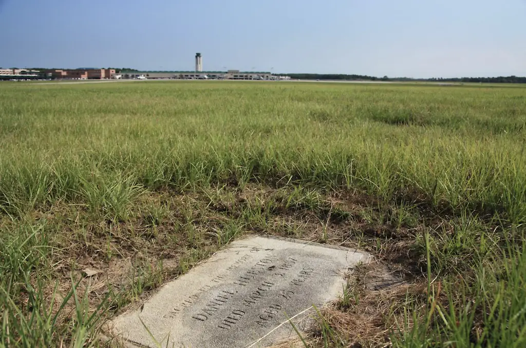 The grave of Daniel Hueston. Credit: Savannah/Hilton Head International Airport