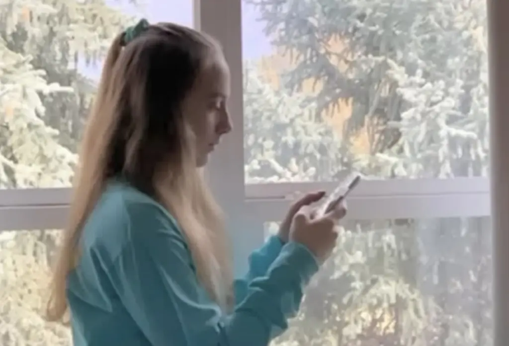 Teen left thinking every day was June 11 after crowd-surfer fell on her head