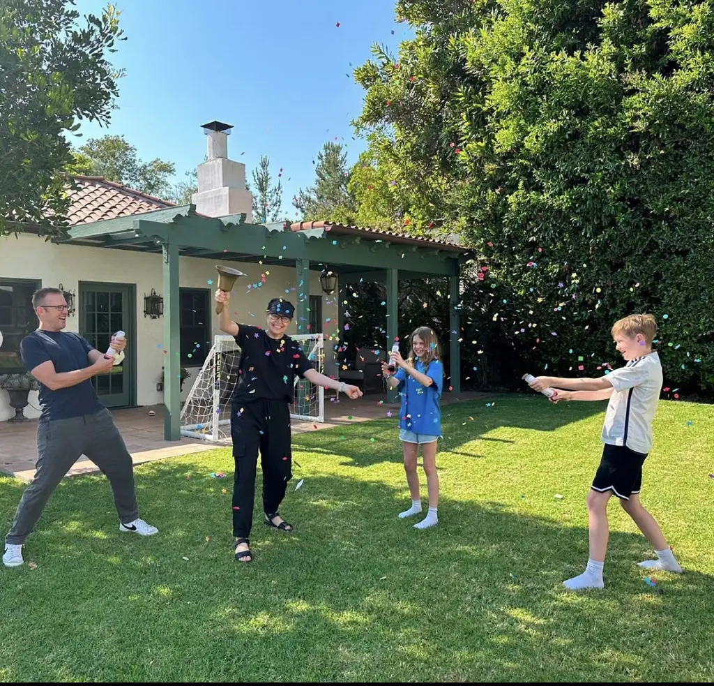 Jenna celebrated the end of treatment with her family. Credit: Instagram/Jenna Fischer