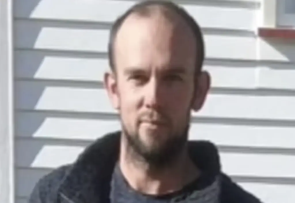Desperate mom shares eerie letter from fugitive ex who disappeared with their three children