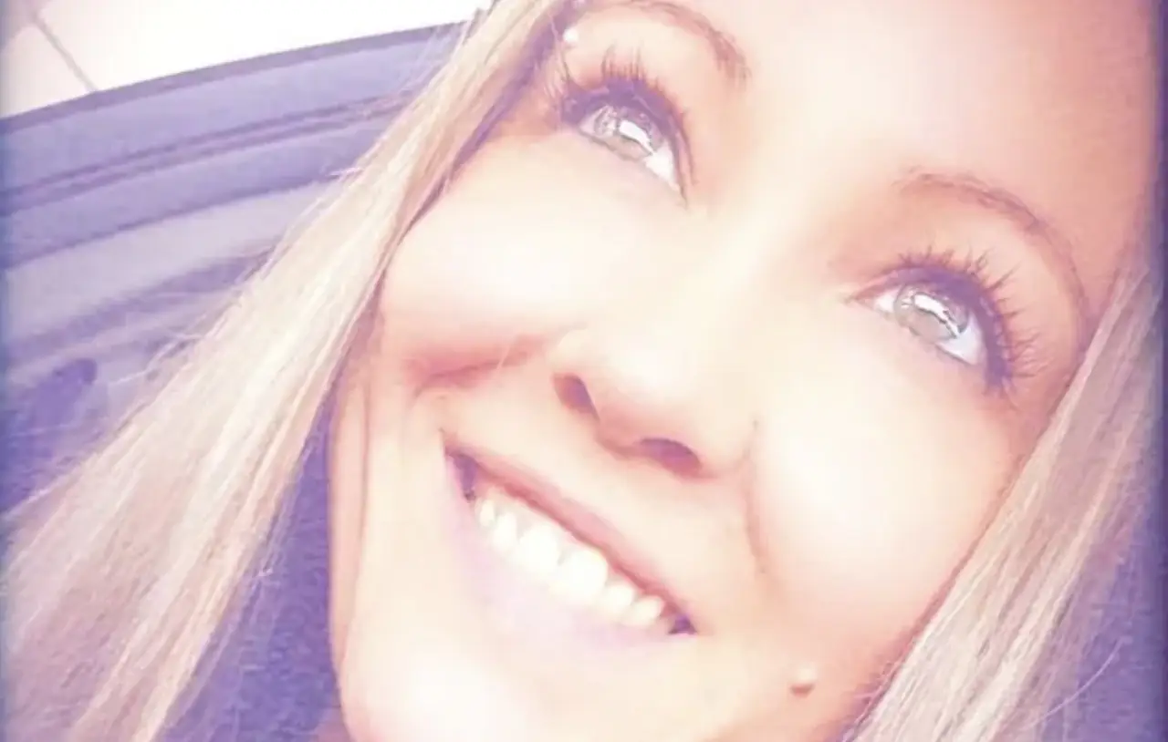 Woman tragically dies at Kansas airfield after walking into moving plane propeller while taking photos