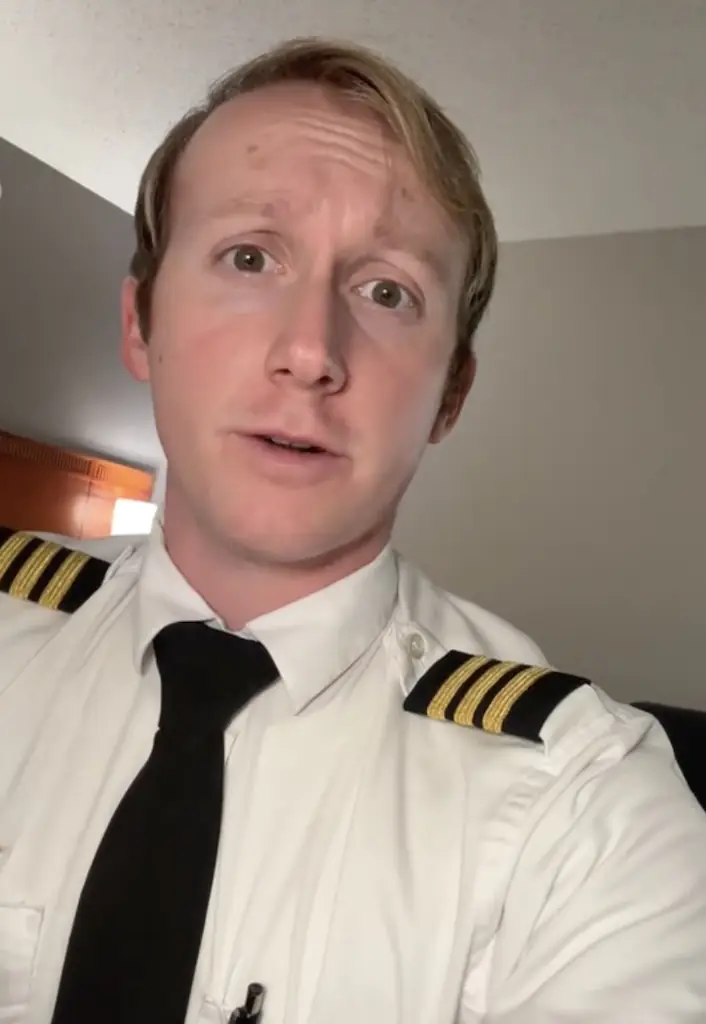 The pilot finally put the mystery to bed. Credit: TikTok/@perchpoint