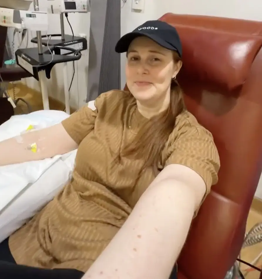 Woman with stage 4 cancer issues warning over unusual symptoms she'd had before diagnosis