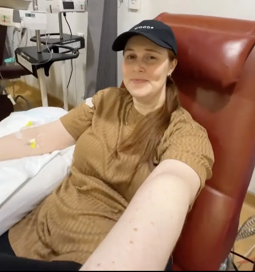 Woman with stage 4 cancer issues warning over unusual symptoms she'd had before diagnosis