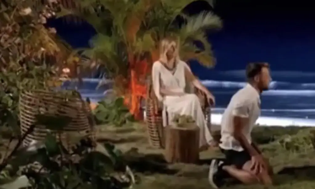 Social media explodes over ‘the best reality TV scene to ever exist' as guy watches his girlfriend in bed with another man