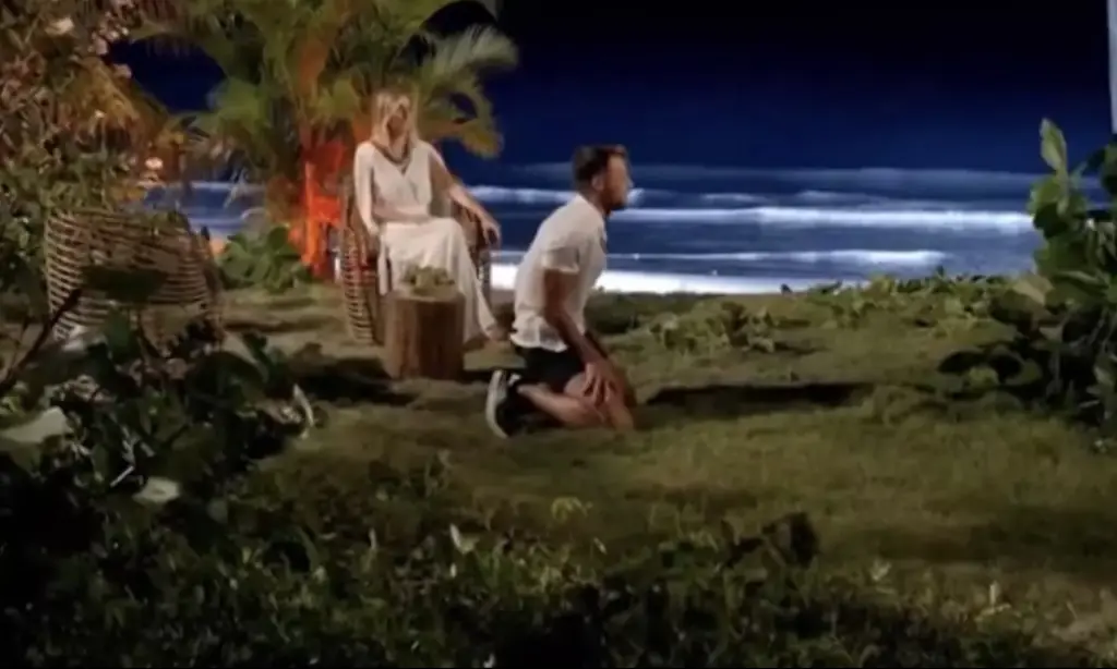 Social media explodes over ‘the best reality TV scene to ever exist' as guy watches his girlfriend in bed with another man