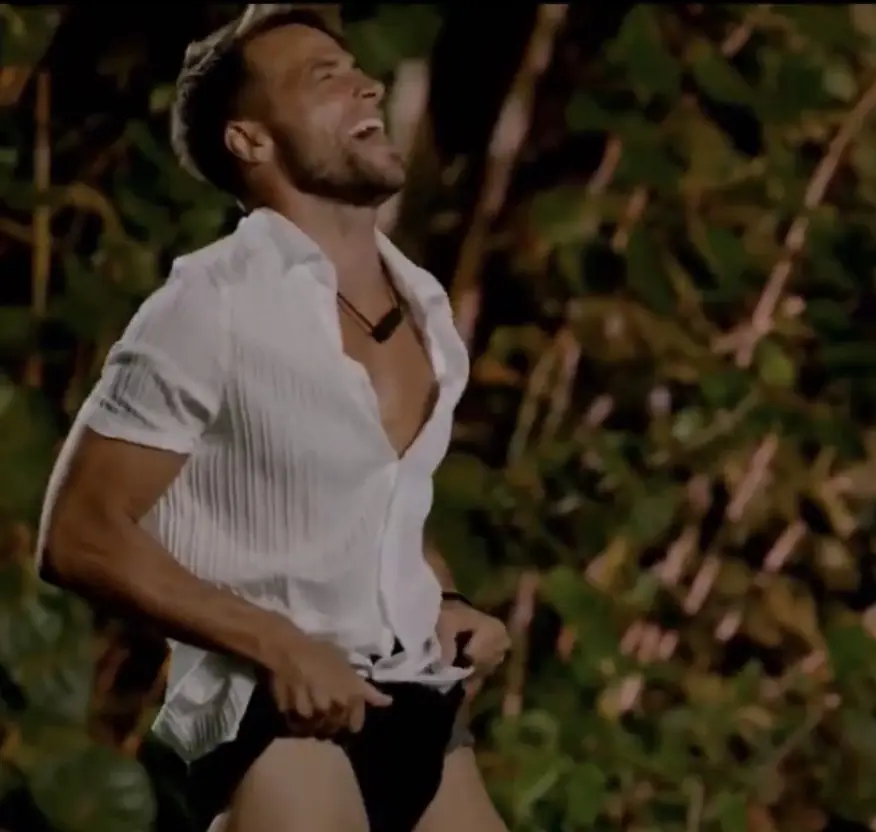 It was all too much for the heartbroken Montoyo. Credit: Mitele/X (Screenshot)