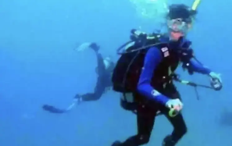 Seemingly innocent underwater photo led to husband's murder trial due to small detail