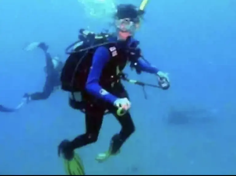 Seemingly innocent underwater photo led to husband's murder trial due to small detail - Article Image 2