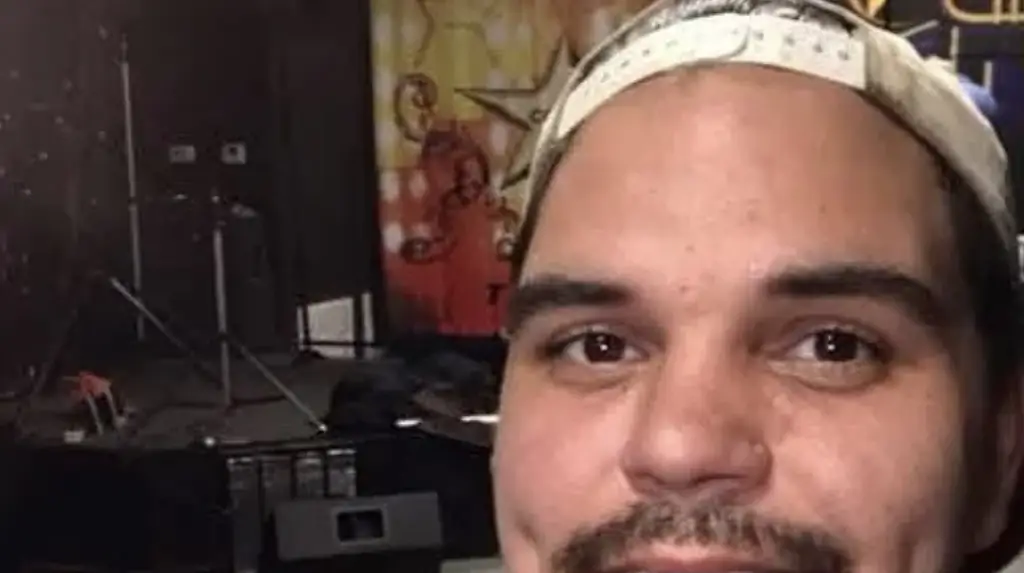 'American Idol' star Douglas Kiker dies at 32