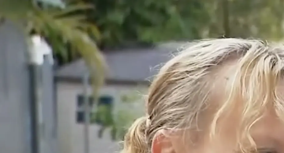 Identical twins send social media users into a frenzy after 'top 5 TV interview of all time'