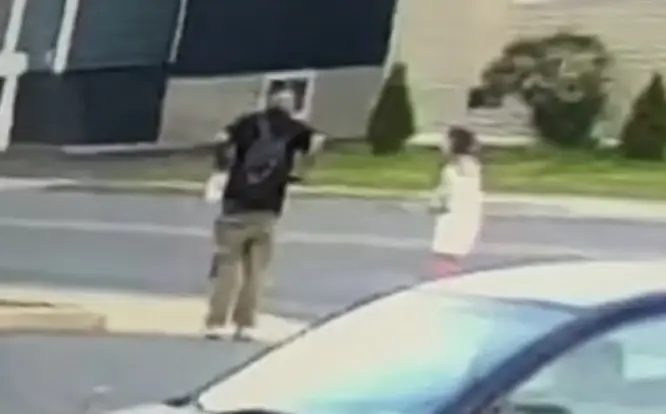 Teen praised for her quick thinking after man approaches her, 'follows her into store and bangs on glass'