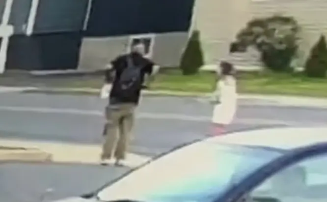 Teen praised for her quick thinking after man approaches her, 'follows her into store and bangs on glass'